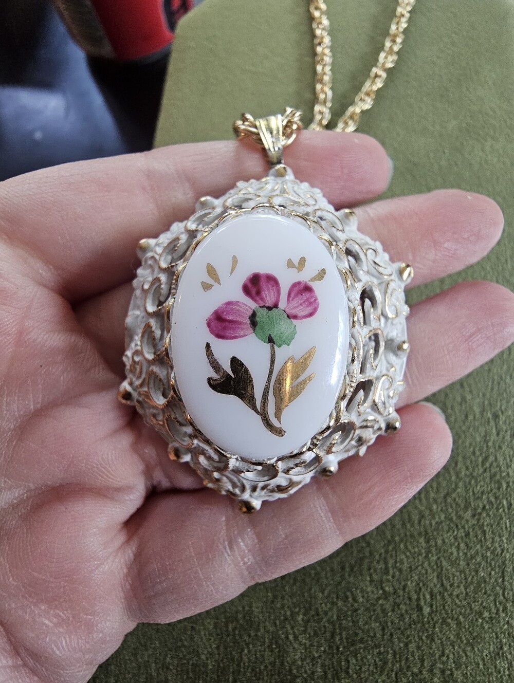 Vintage Necklace - Picture 2 of 4